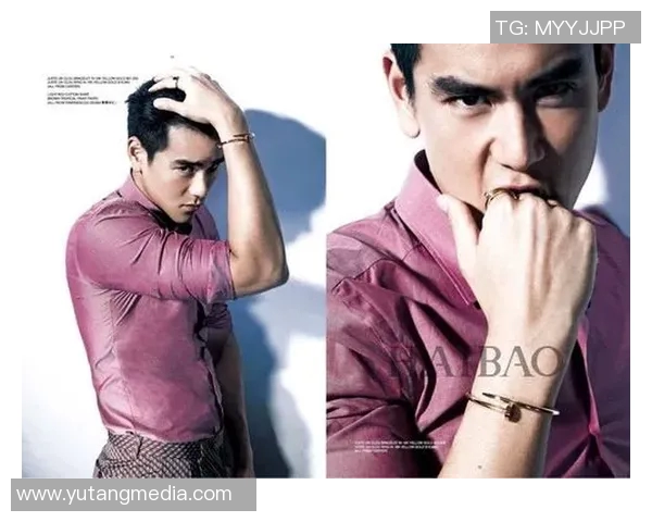 足球明星佩戴手环的时尚风潮与运动科技结合的精彩瞬间