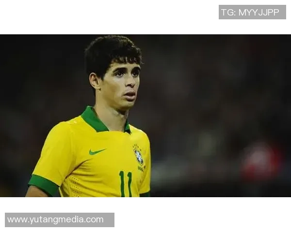 足球明星与黑色魅力的完美结合揭秘他们背后的故事与成就